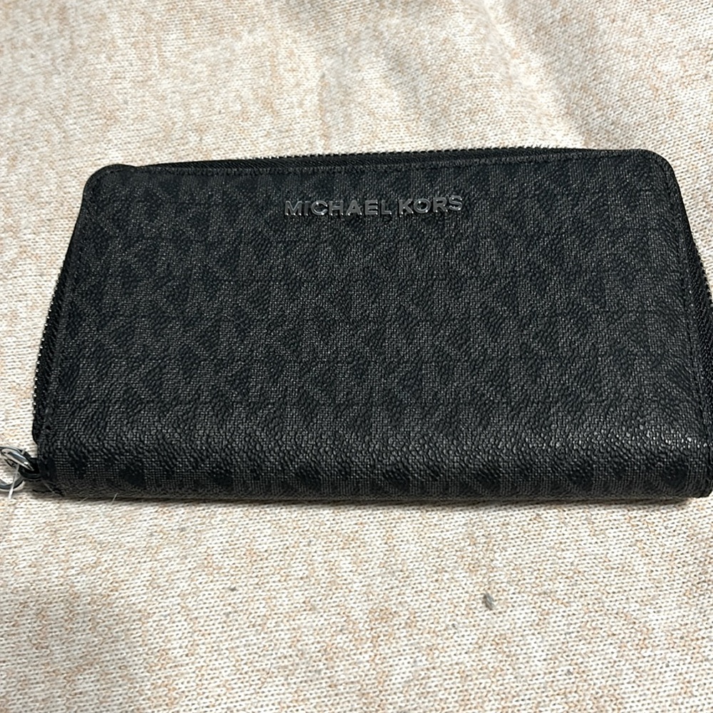 Brand new Michael Kors jet set travel wristlet